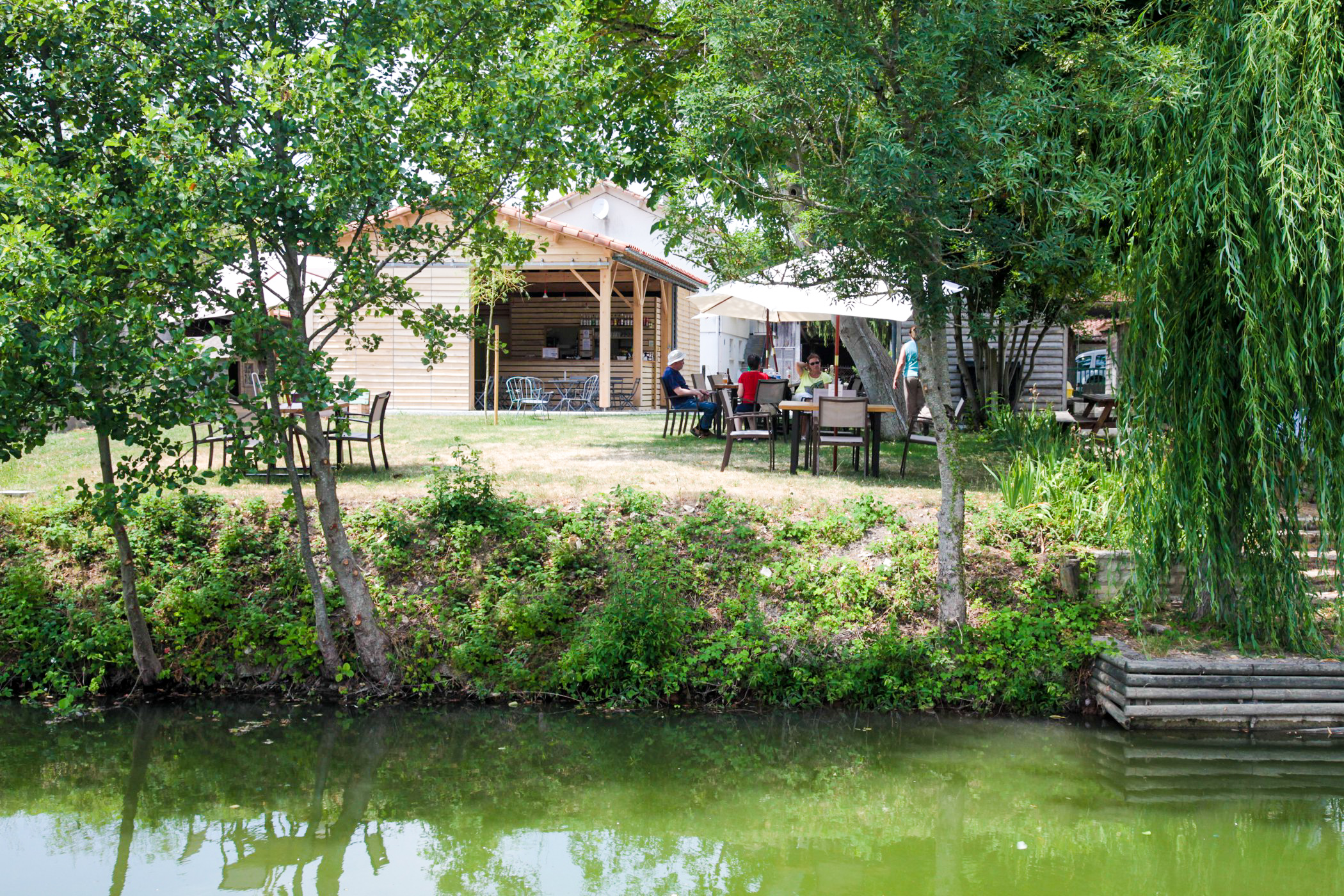 restaurant-auborddeleau-Photo Roland